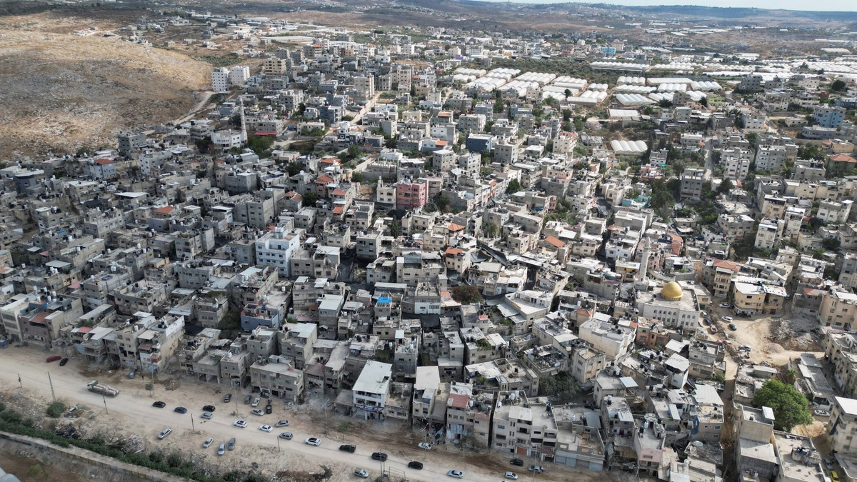 Israel ataca campos de refugiados na Cisjordânia, mata criança e mais 2 palestinos