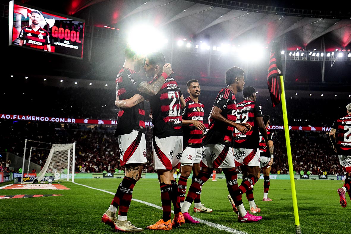 flamengo-vence-bragantino-e-coloca-uma-mao-na-taca-do-brasileirao