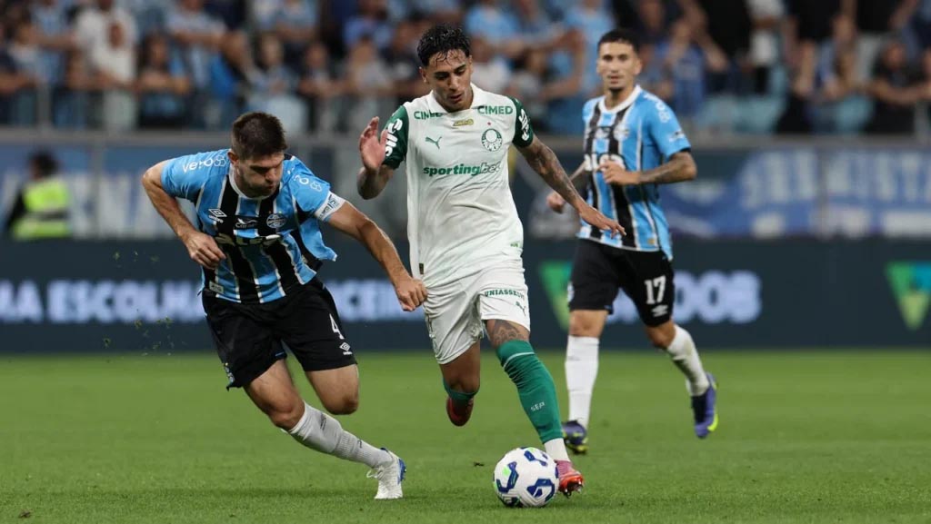 gremio-vira-sobre-o-palmeiras-em-confronto-eletrizante