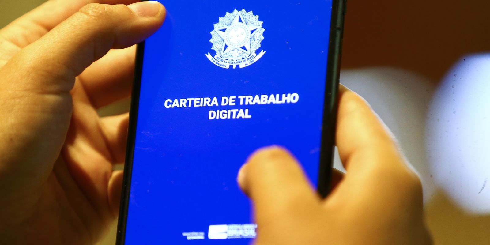 taxa-de-desemprego-cai-para-5,4%,-a-menor-desde-2012