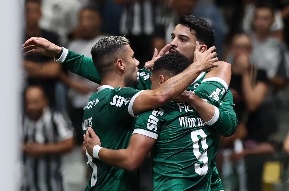 palmeiras-goleia-atletico-mg,-mas-ve-flamengo-levar-o-brasileirao