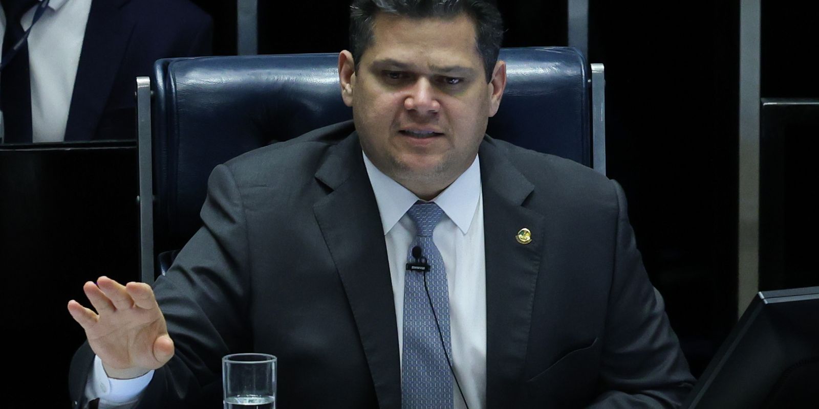 alcolumbre-envia-pl-da-dosimetria-para-ccj;-relator-e-espiridiao-amim