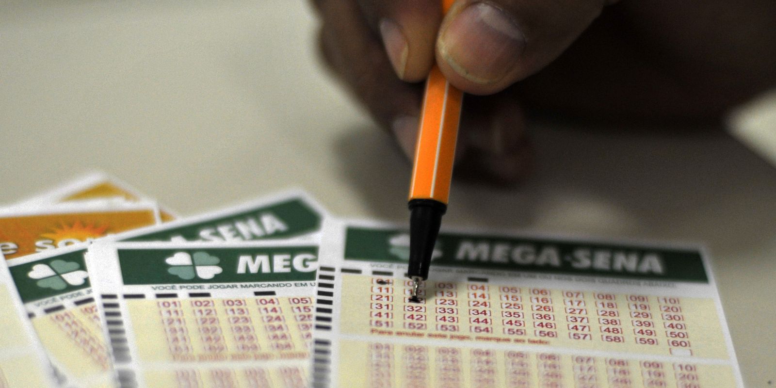 mega-sena-acumula-novamente-e-premio-principal-vai-para-r$-44-milhoes