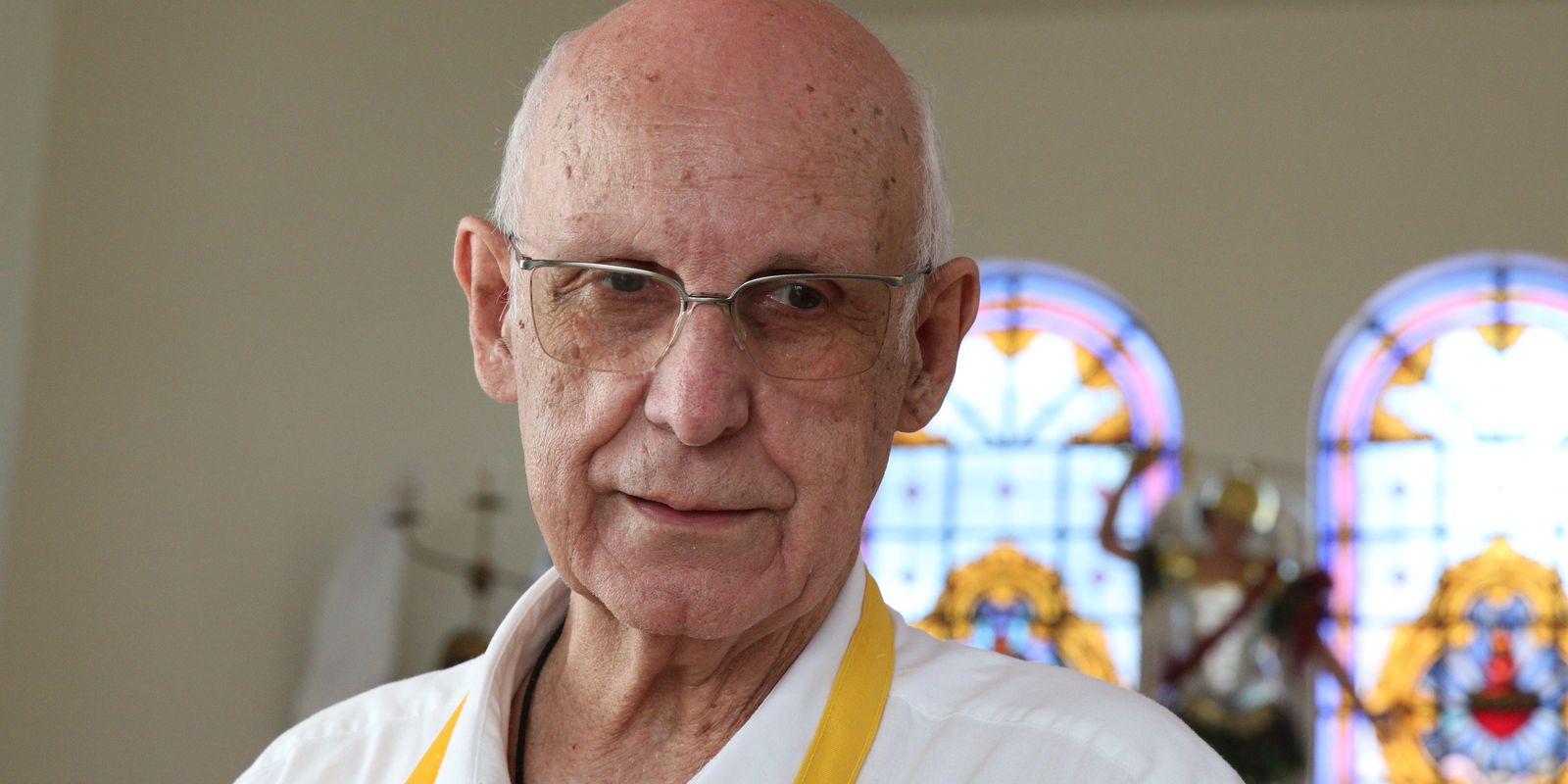 igreja-manda-padre-julio-deixar-de-transmitir-missas-na-internet