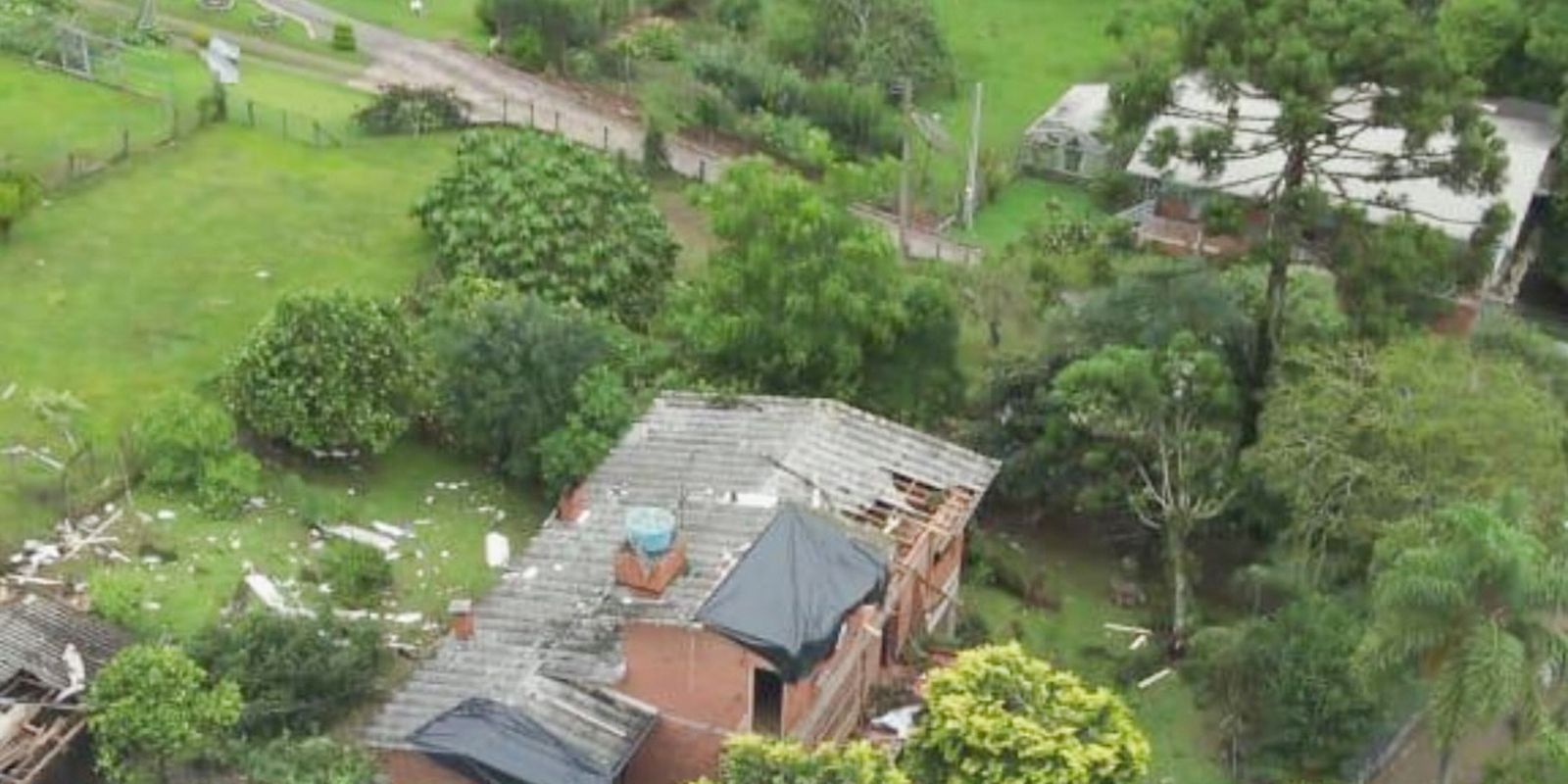 tornado-destelha-escola-e-residencias-no-rio-grande-do-sul