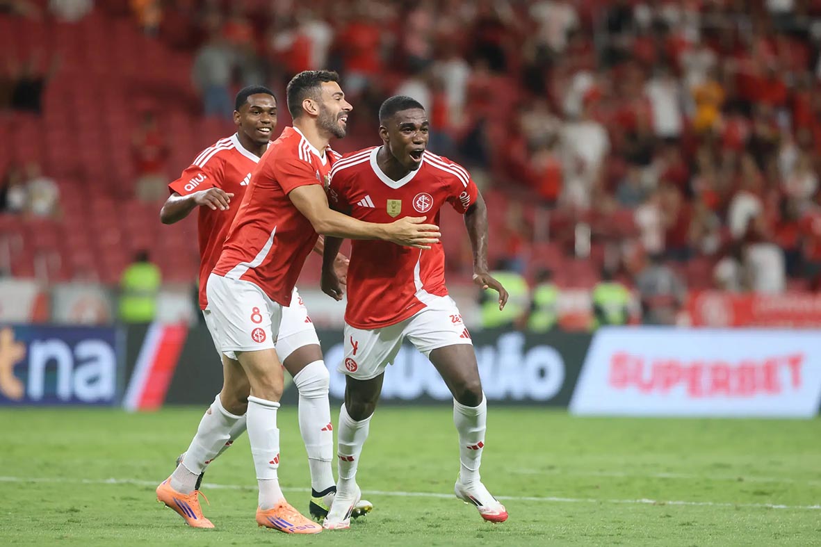 internacional-vence-inter-de-santa-maria-e-mantem-lideranca-no-gauchao