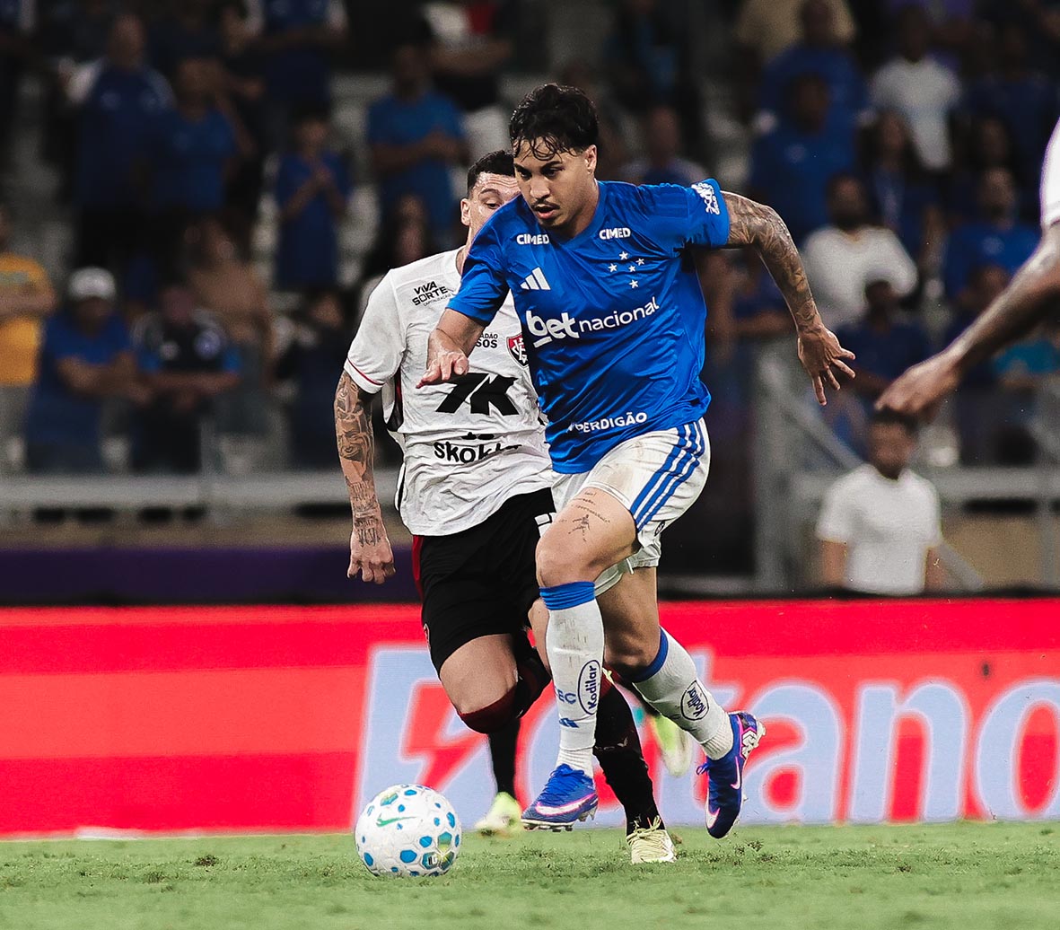 Cruzeiro goleia o Vitória em estreia de Artur Jorge, mas segue na zona de rebaixamento