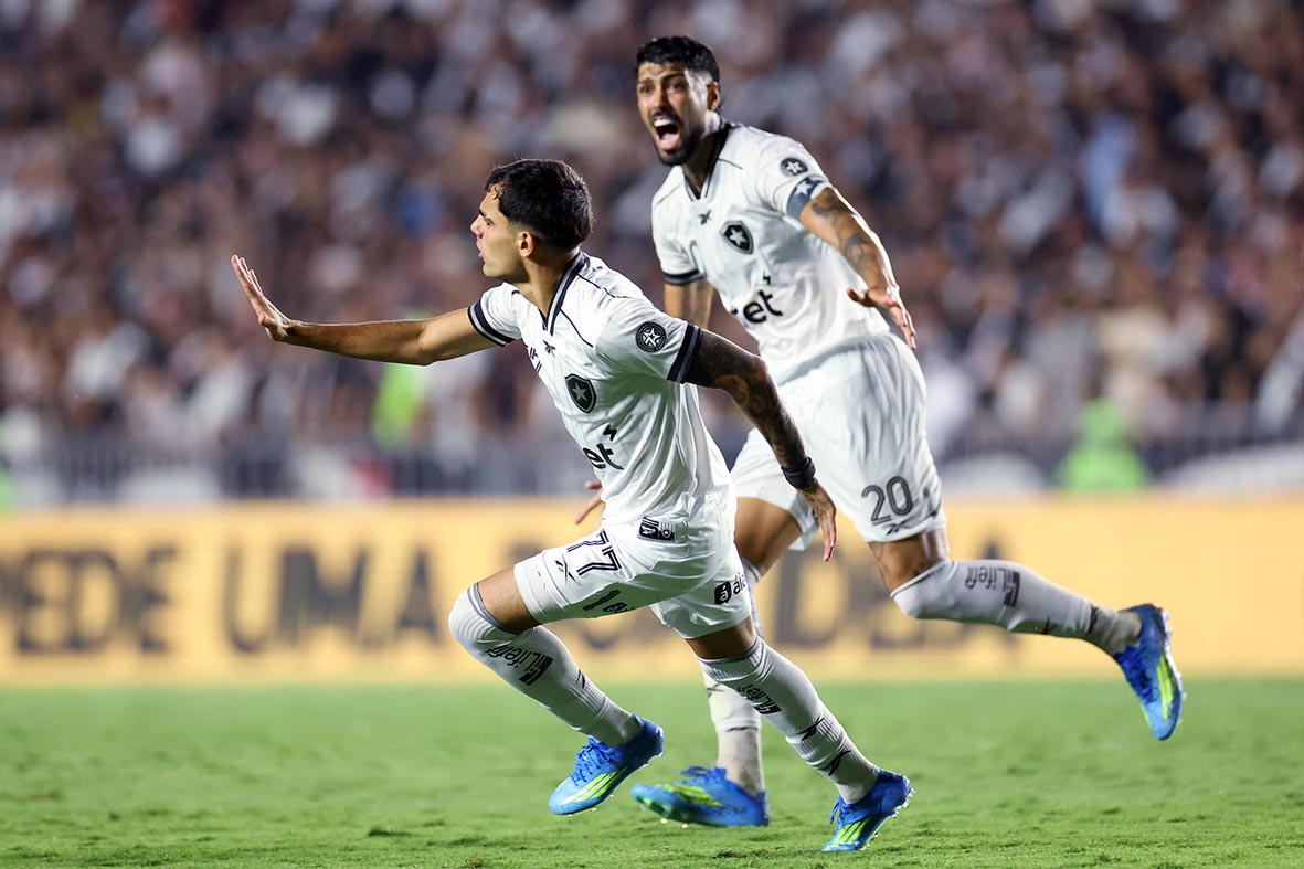 botafogo-vence-o-vasco-de-virada-em-sao-januario-e-sobe-na-tabela-do-brasileirao