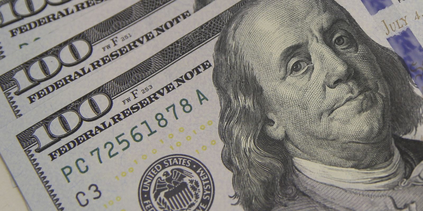 dolar-cai-para-r$-5,01,-e-bolsa-renova-recorde-com-ajuda-do-exterior