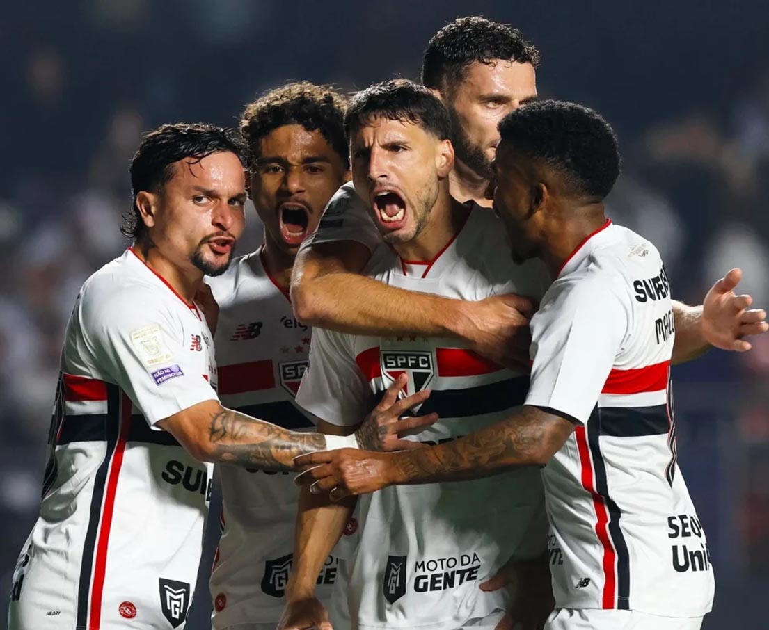 São Paulo vence o Internacional e deixa rival na zona de rebaixamento