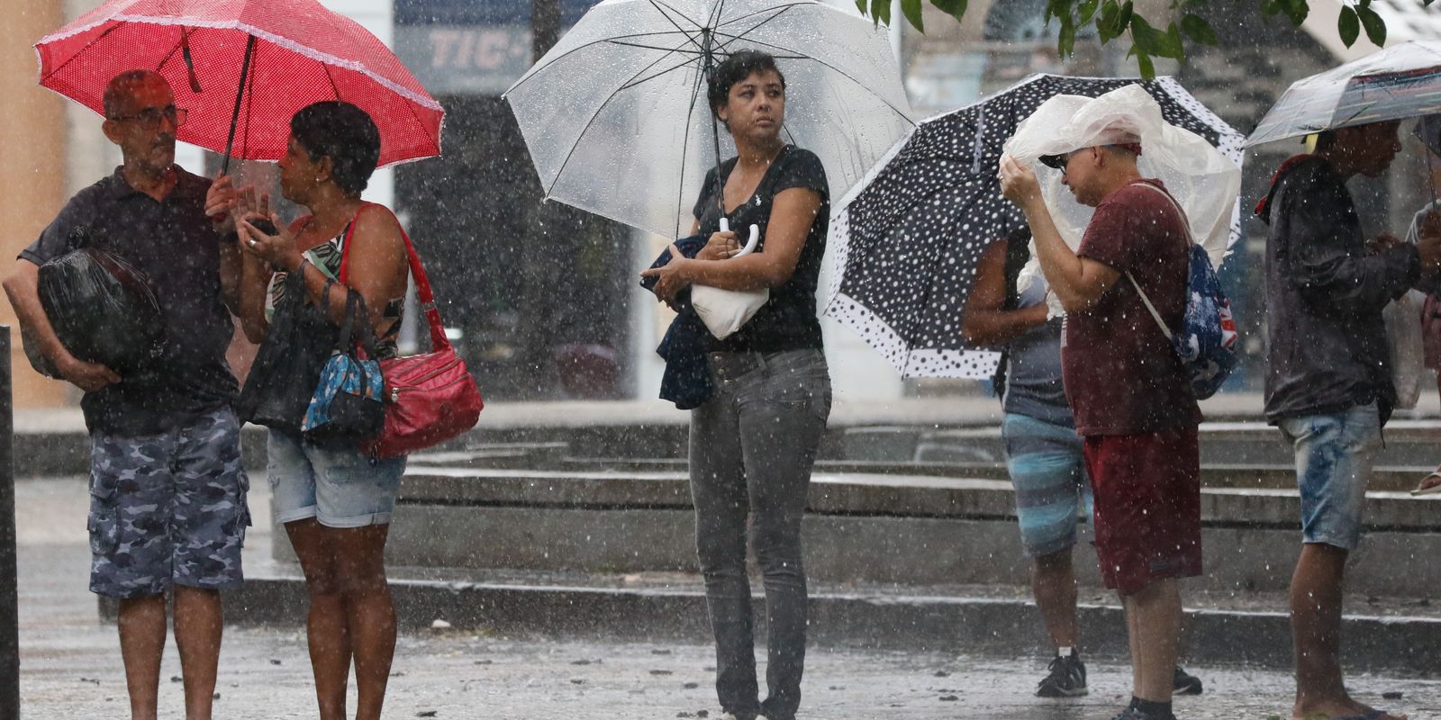 Inmet alerta para chuvas no Norte, Sudeste e Centro-Oeste