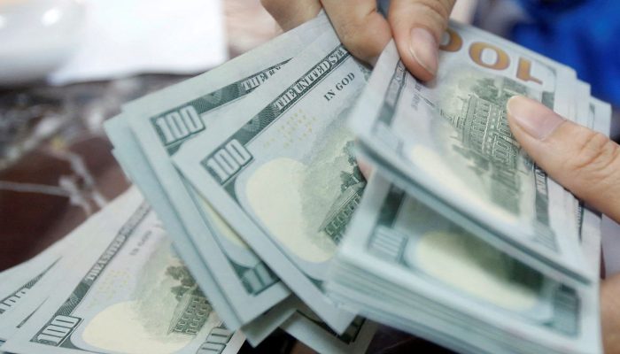 dolar-supera-r$-5-e-bolsa-cai-quase-2%-em-dia-de-turbulencia